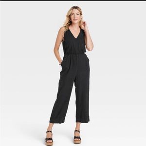 Universal Thread Black Sleeveless Jumpsuit